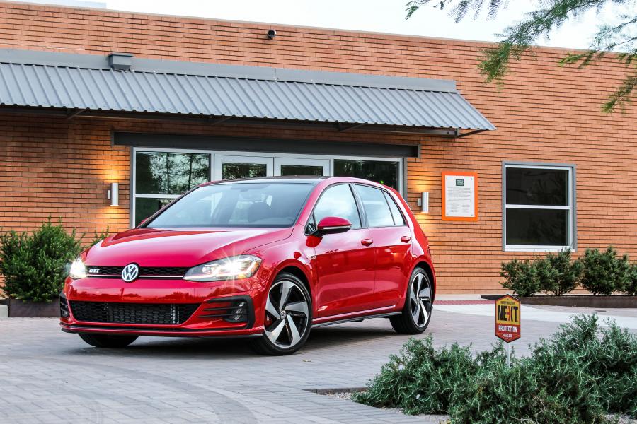  Volkswagen Golf GTI 5-Door (Typ 5G) 2017 года  (NA) (фото 41 из 41)